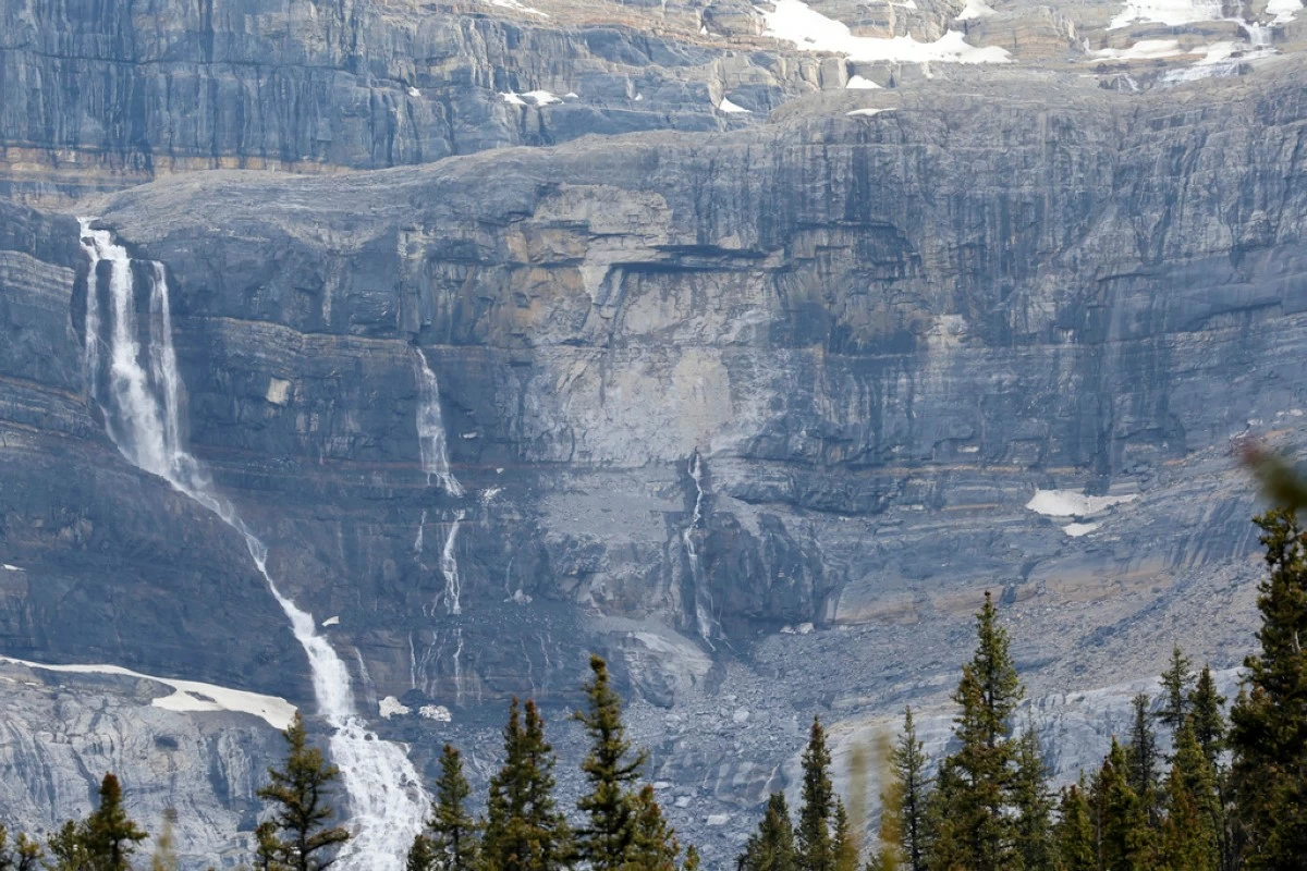 A rock slide, center, is seen near Bow Glacier Falls, north of Lake Louise, Alta. in Banff National Park on Thursday, June 19, 2025. (Larry MacDougal/The Canadian Press via AP)
