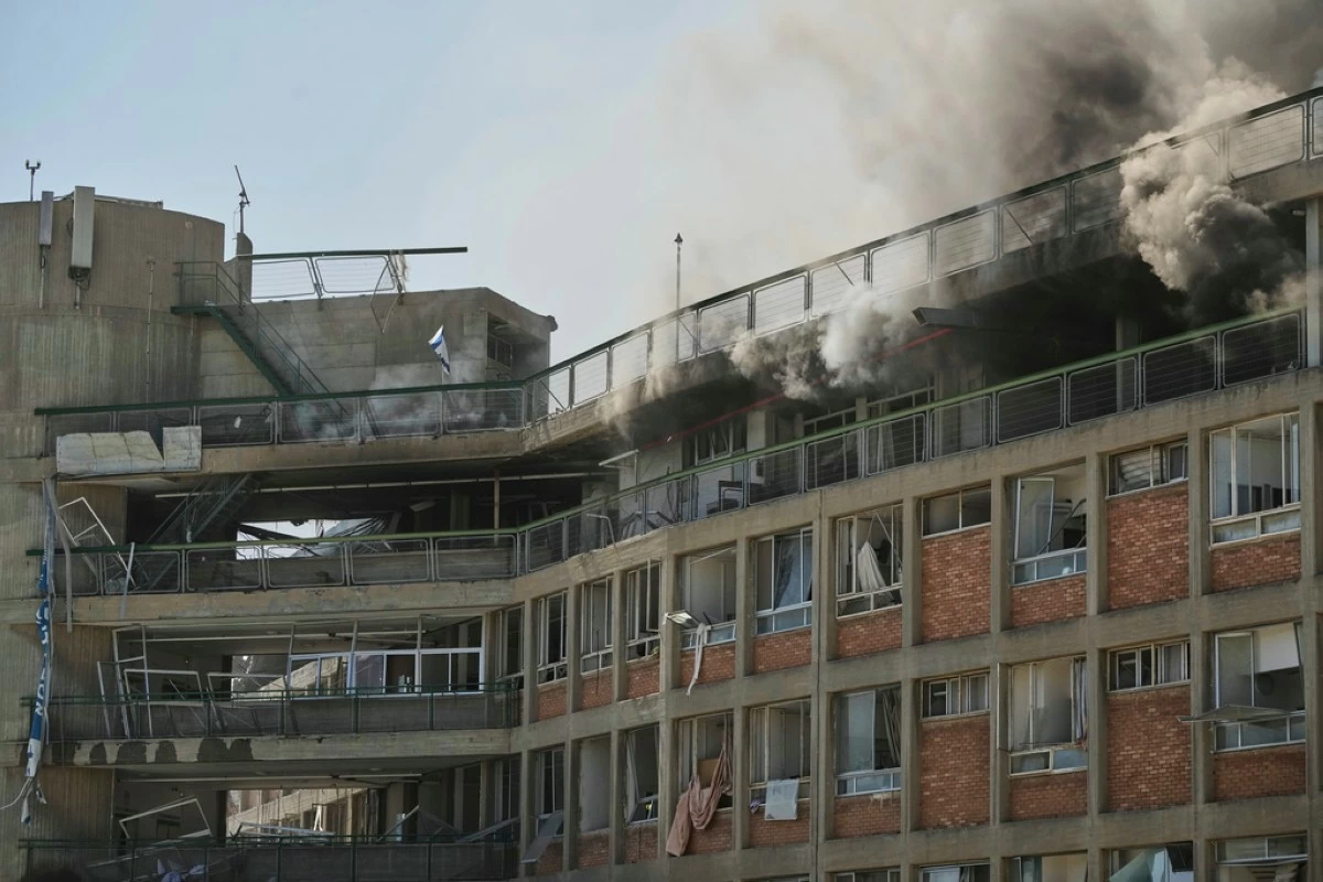 Smokes rises from a building of the Soroka hospital complex after it was hit by a missile fired from Iran in Beersheba, Israel, Thursday, June 19, 2025. (AP Photo/Leo Correa)
