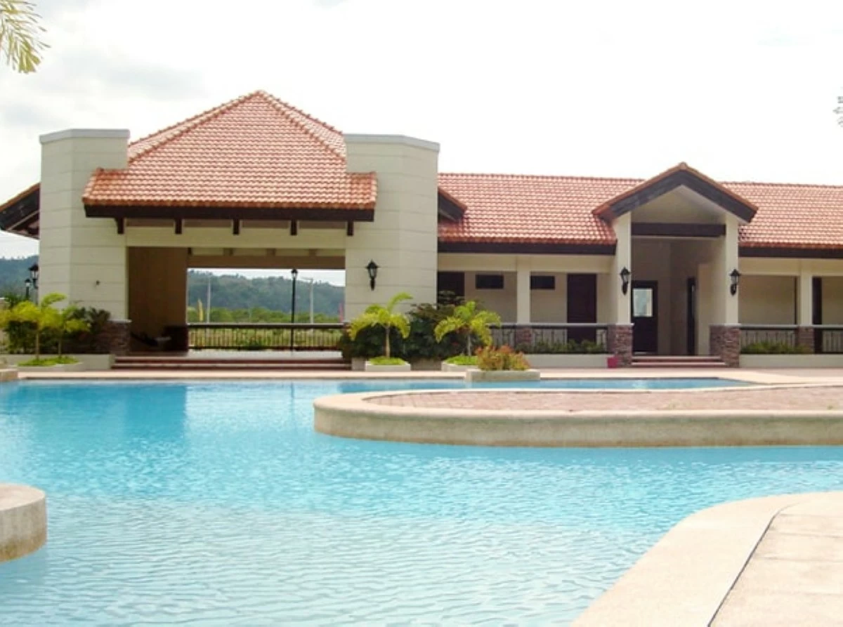 Colinas Verdes, which features a lovely clubhouse, is one of the showcase properties of Sta. Lucia Marketing in General Santos City.