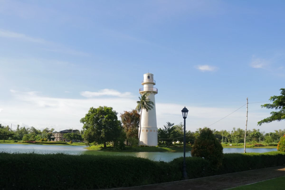 Soon to rise in Polomolok South Cotabato, Fairmont Lake Residences will take prospect property owners to a scenic neighborhood built with a stunning man-made lake.