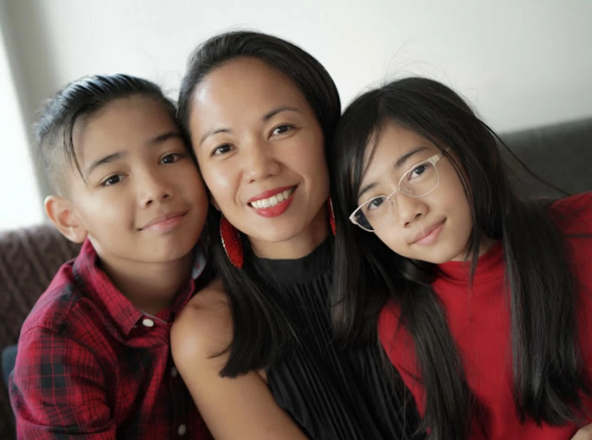 Pattie Palma Gil-Poniente and her kids