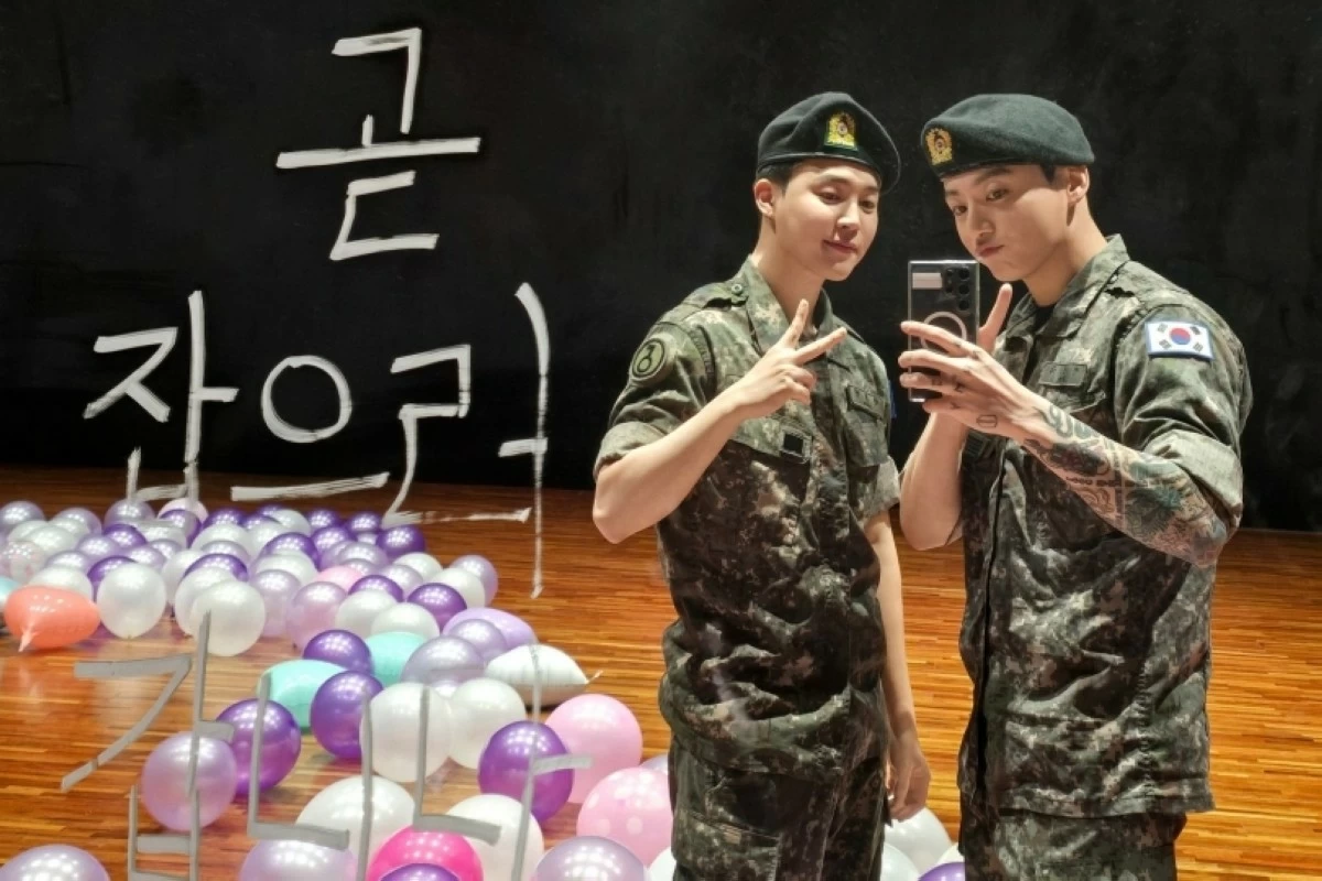 Jungkook and Jimin on their discharge date on June 11 (X) 