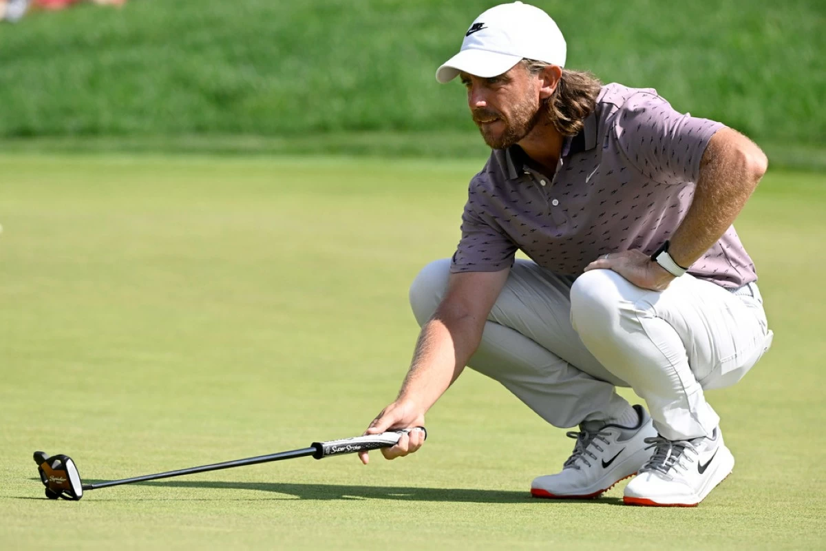 Tommy Fleetwood, of England, lines up his put on the ninth green during the third round of the Travelers Championship golf tournament at TPC River Highlands, Saturday, June 21, 2025, in Cromwell, Conn. (AP Photo/Jessica Hill)