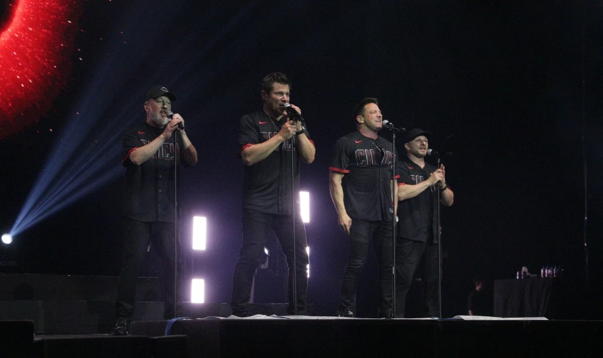 The SM Mall of Asia Arena comes alive as 98 Degrees celebrates 25 years of music in Manila.
