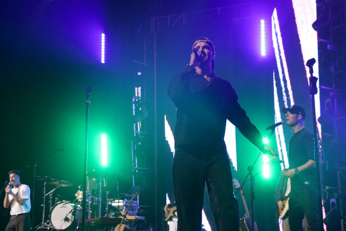 Members of Hillsong Worship Reuben Morgan, Ben Fielding, and Aodhan King take the stage.
