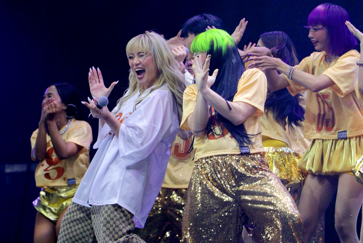 Cassy Legaspi joins G-Force Dance Center mentors for an epic performance of “Gnarly” by KATSEYE.
