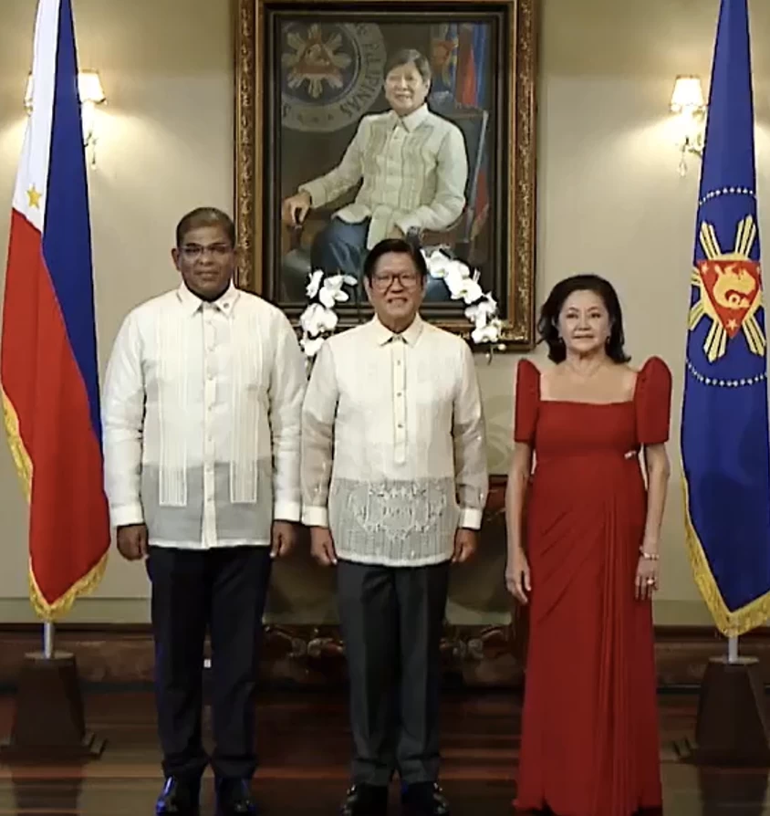 Malaysia Ambassador Abdul Malik Melvin Castelino with President Ferdinand Marcos Jr. and First Lady Louise Araneta-Marcos