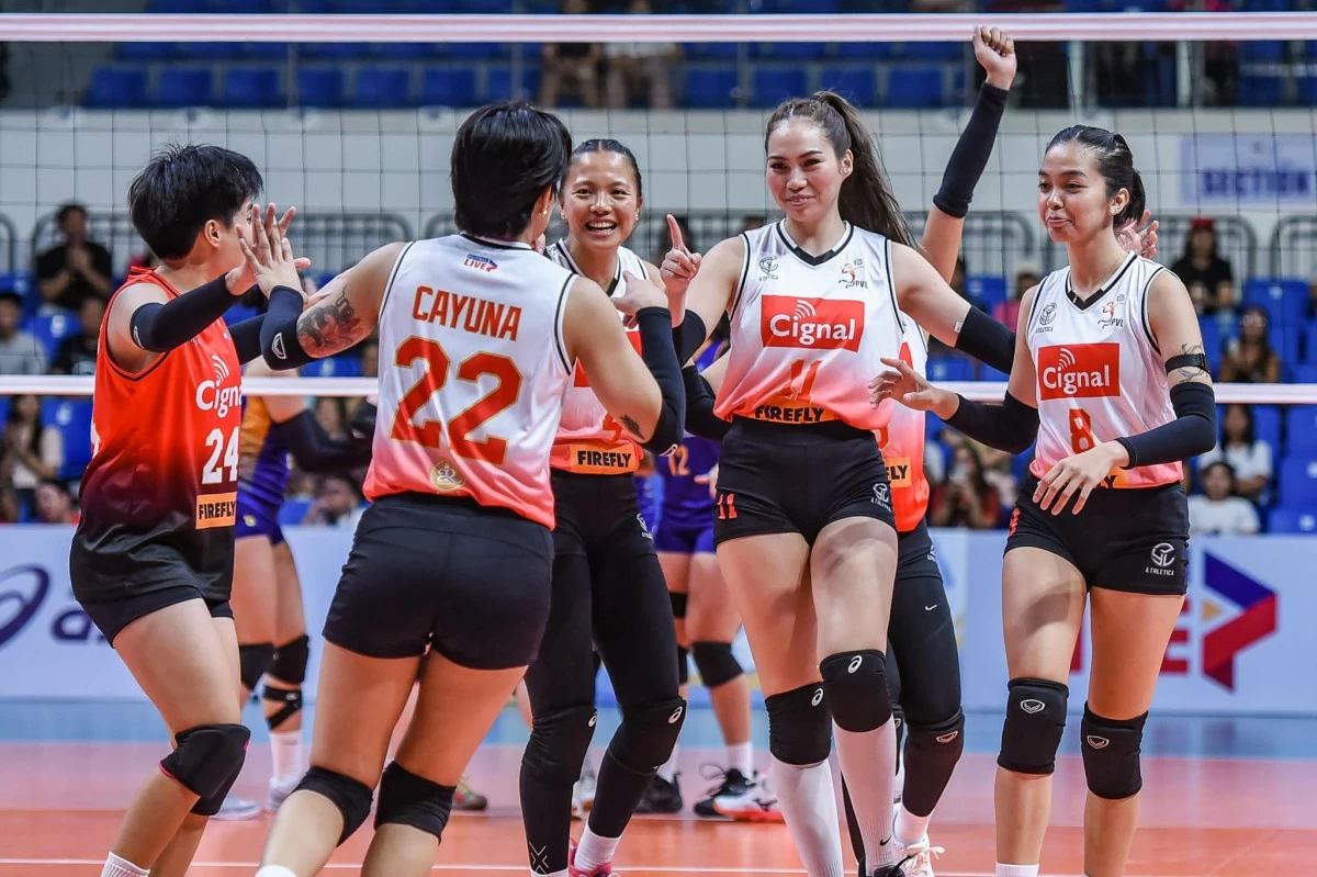 The Cignal HD Spikers celebrate a point during their match against the Capital1 Solar Spikers. (PVL Images)