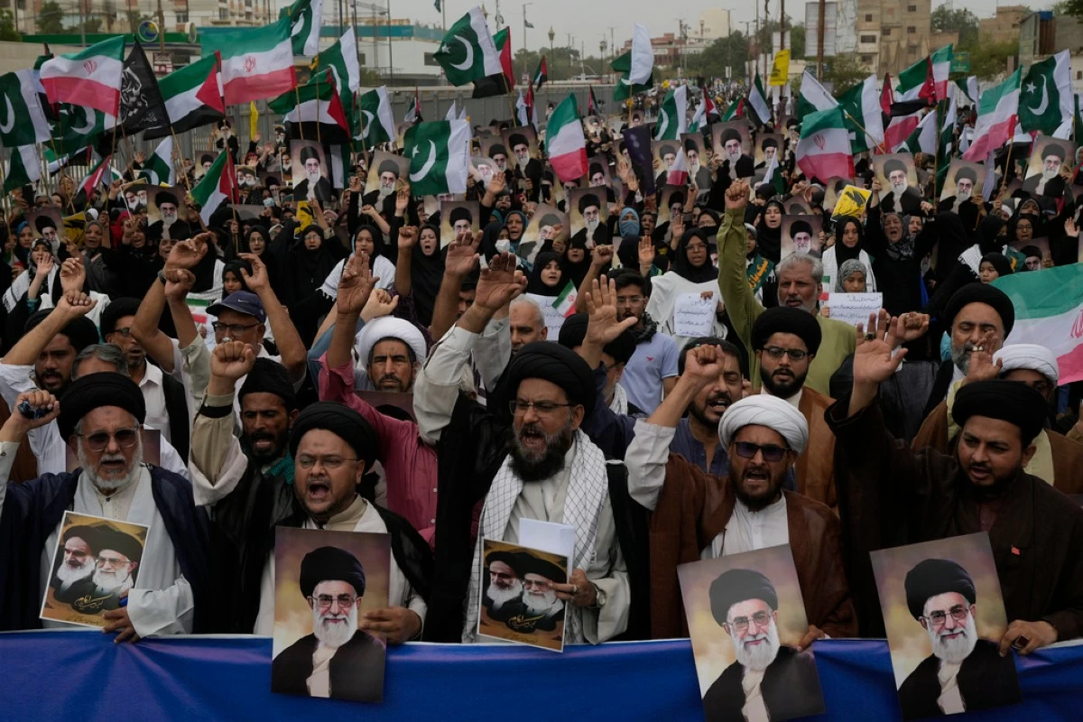 Shiite Muslims take part in a rally to condemn Israeli strikes on Iran, in Karachi, Pakistan, Sunday, June 22, 2025. (AP Photo/Fareed Khan)