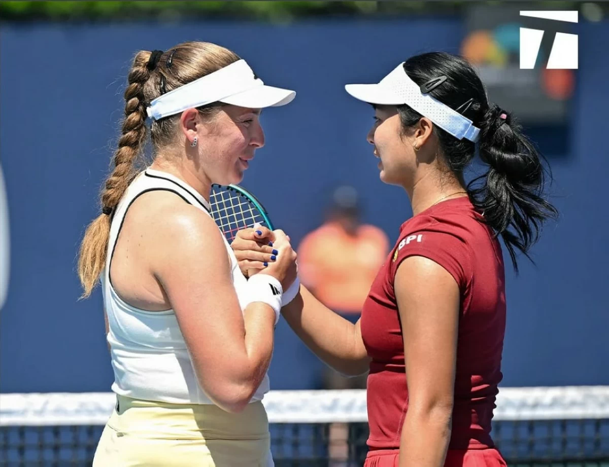 Alex Eala, right, is set for another clash against 2017 French Open champion and current world No. 20 Jelena Ostapenko of Latvia. (Tennis Channel)