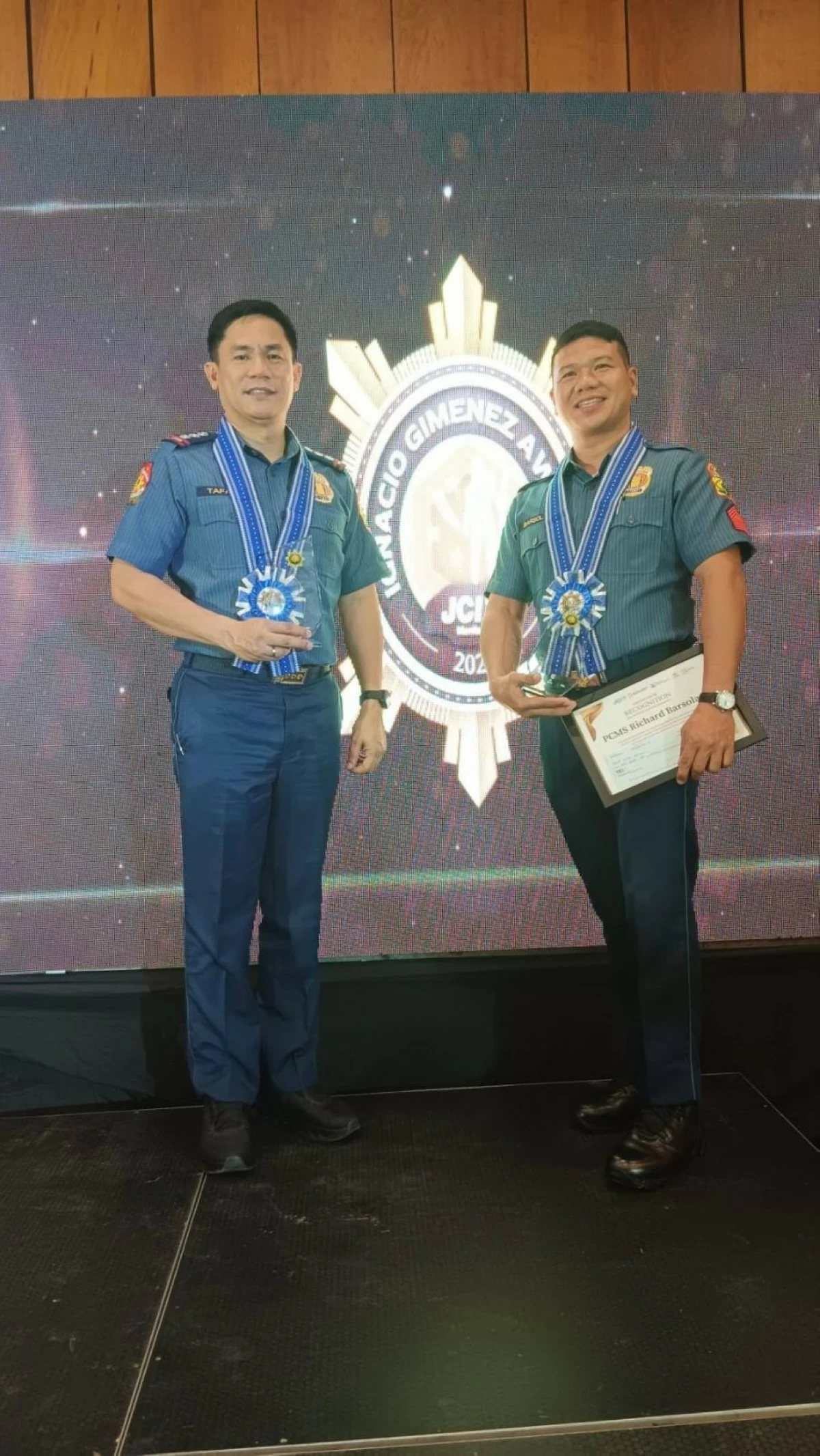 Las Pinas Police Chief Col. Sandro Tafalla (left)