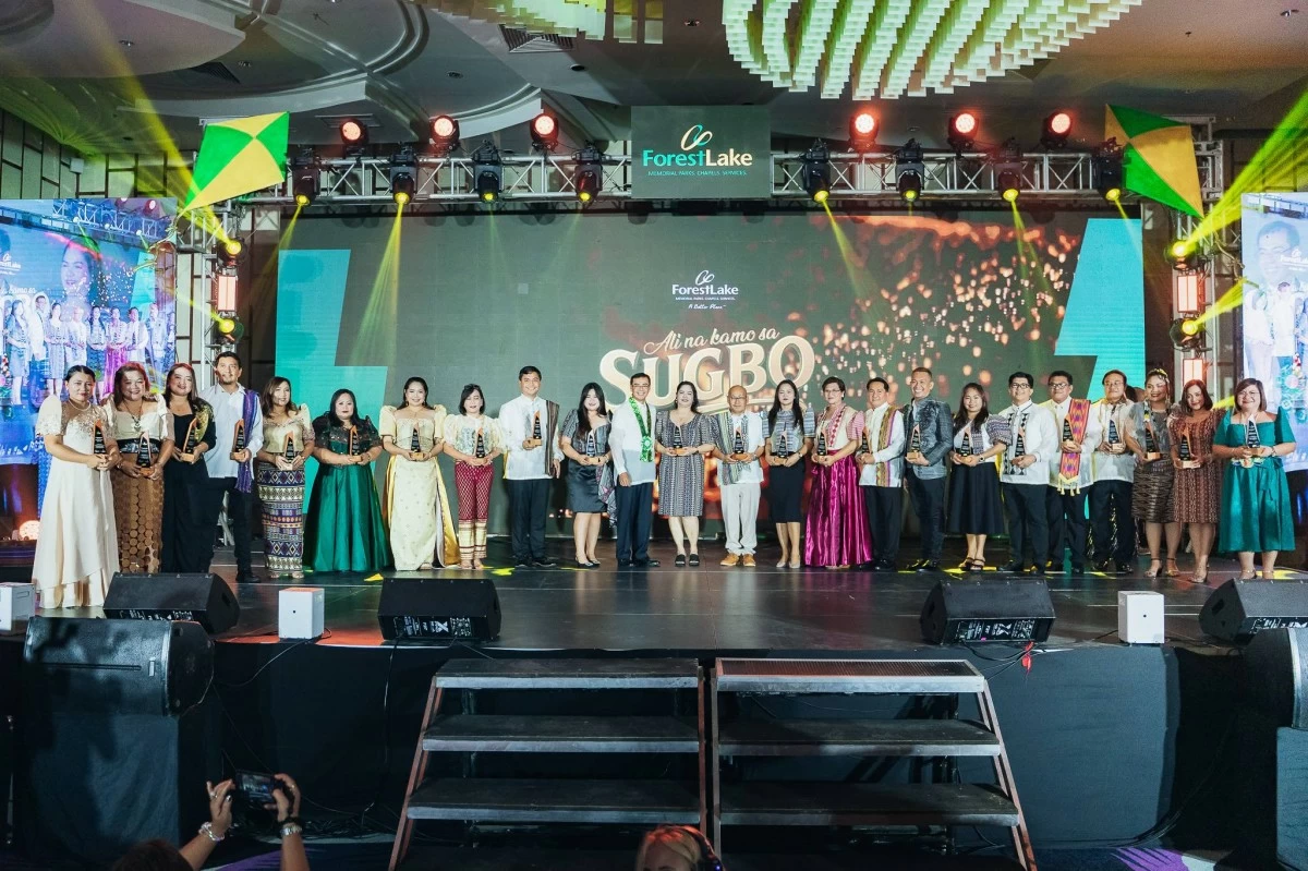 President’s Circle Awardees from various regions proudly take the stage in honor of their exceptional performance during the grand recognition night of Forest Lake’s 11th National Sales Convention.

