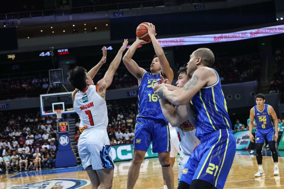 RR Pogoy banners TNT past Rain or Shine. (PBA Images)