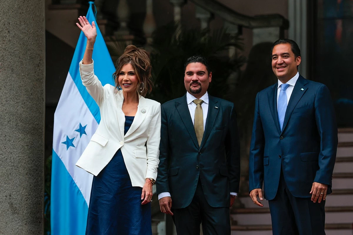 U.S. Homeland Security Secretary Kristi Noem waves alongside Honduran Foreign Minister Javier Bu, center, and presidential private secretary Hector Zelaya at the president's residence in Tegucigalpa, Honduras, Wednesday, June 25, 2025. (Anna Moneymaker/Pool photo via AP)