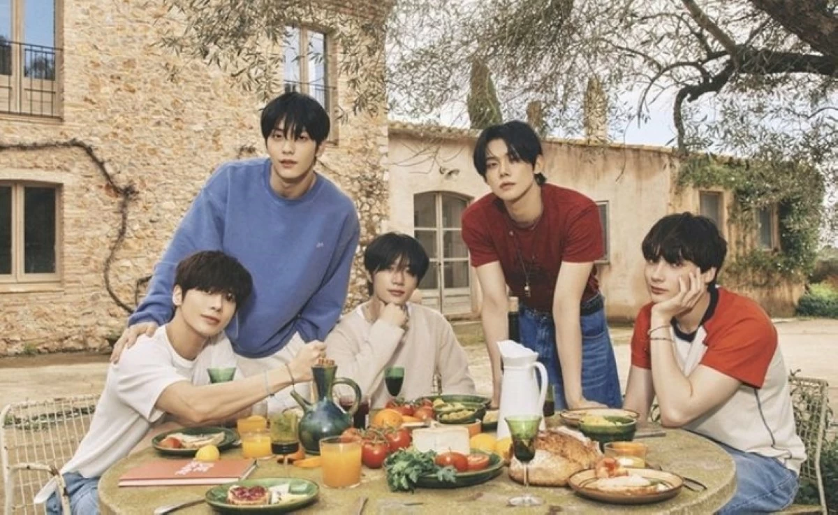 Tomorrow X Together (Big Hit Music)