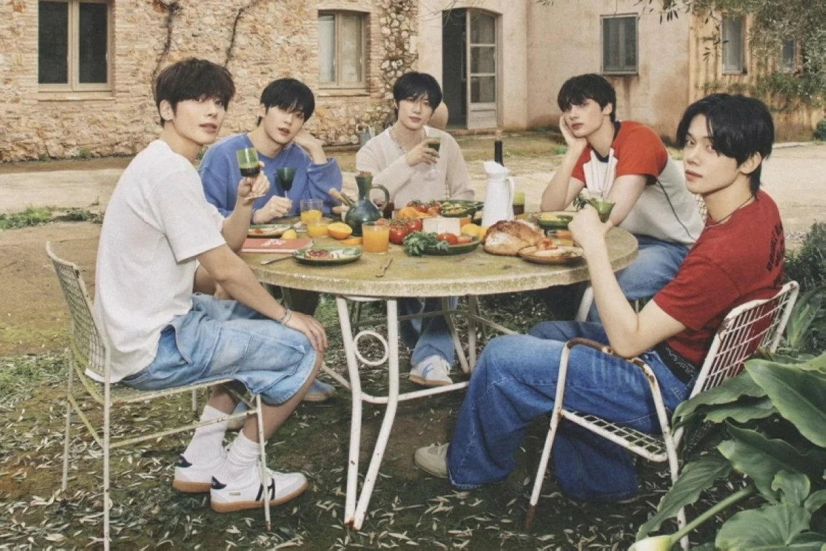 Tomorrow X Together (Big Hit Music)