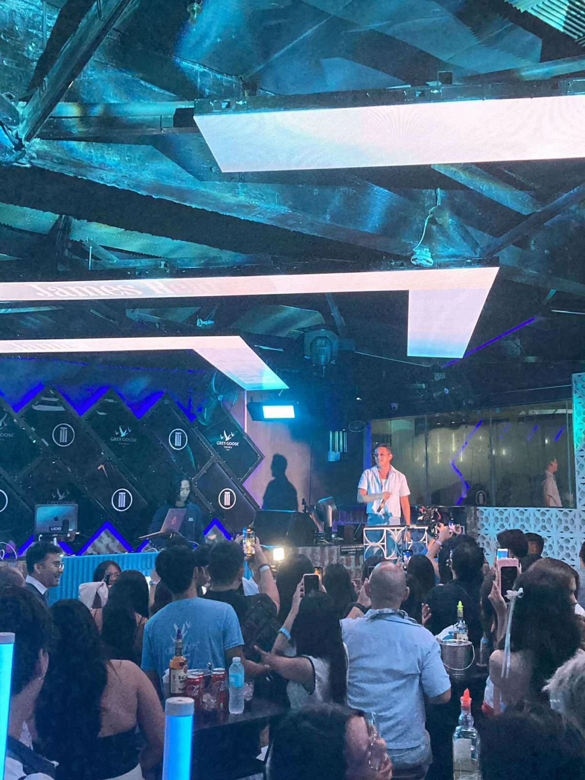 WHAT A NIGHT James Reid hypes up the night with his performance