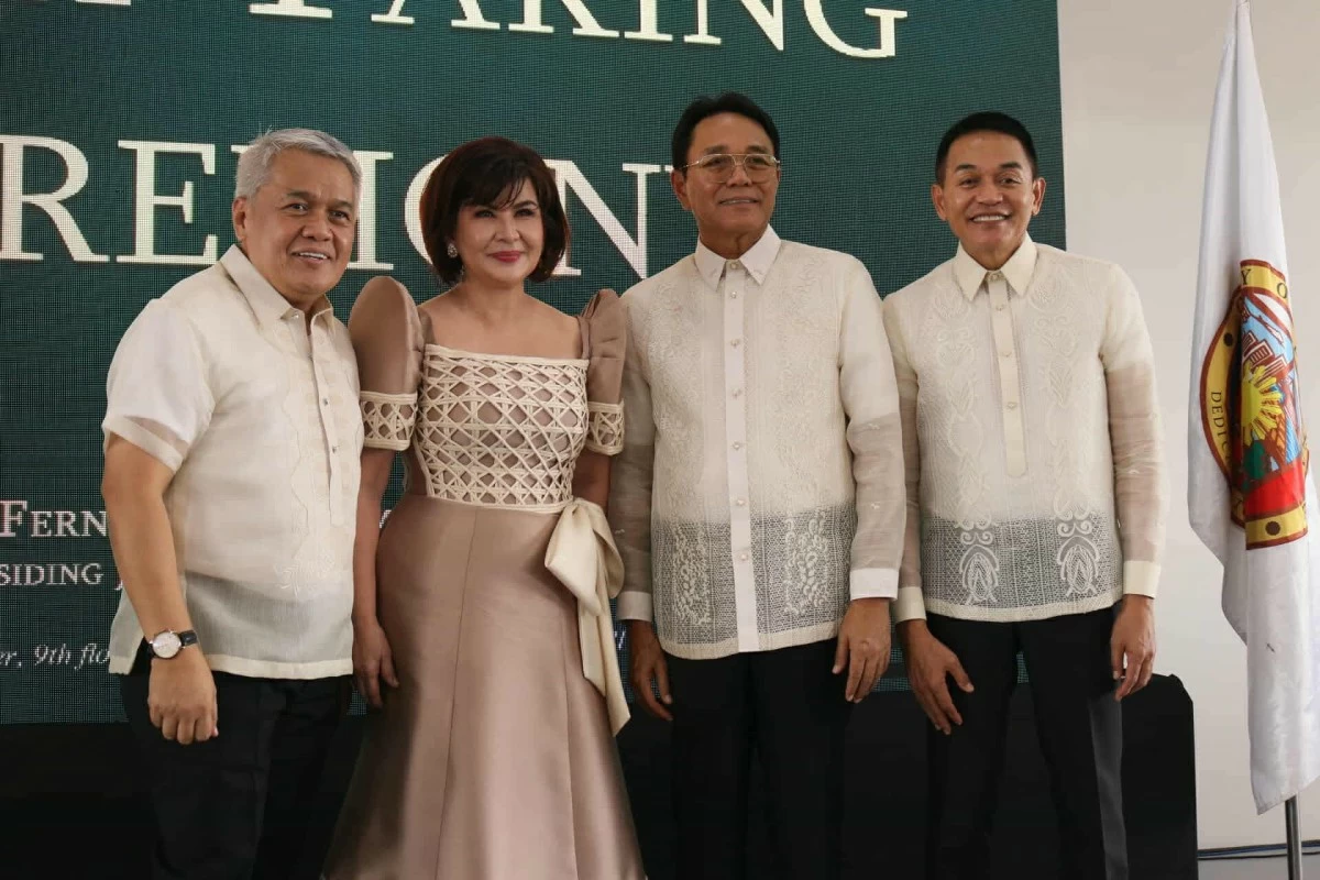 Mayor-elect Edwin Olivarez together with his wife Janet, Congressman-elect Eric Olivarez, and Atty. Ding Soriano.