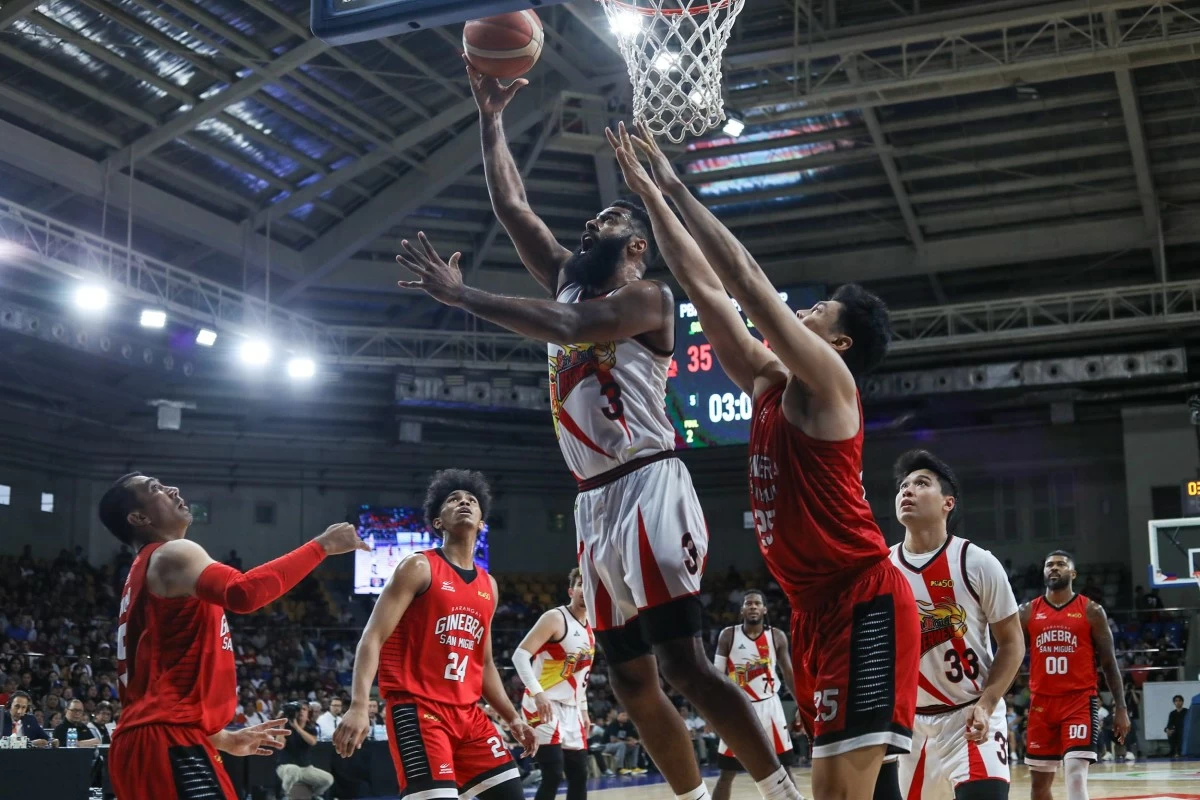 Mo Tautuaa steps up for San Miguel after June Mar Fajardo sees limited minutes in their game against Barangay Ginebra. (PBA Images)