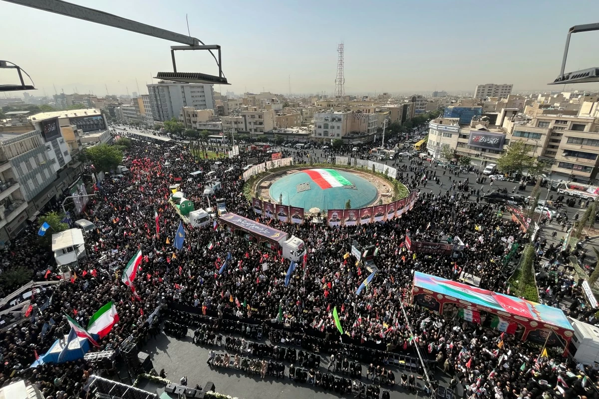 Mourners gather in Islamic Revolution Square (Enghelab Square) to attend the funeral ceremony of the Iranian army generals, nuclear scientists and their family members who were killed in Israeli strikes, during a funeral ceremony in Tehran. Iran, Saturday, June 28, 2025. (AP Photo/Vahid Salemi)