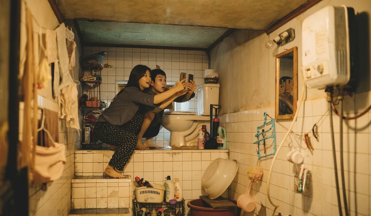 Park So-dam (left) and  Choi Woo-shik in "Parasite" (CJ Entertainment, KOFIC)