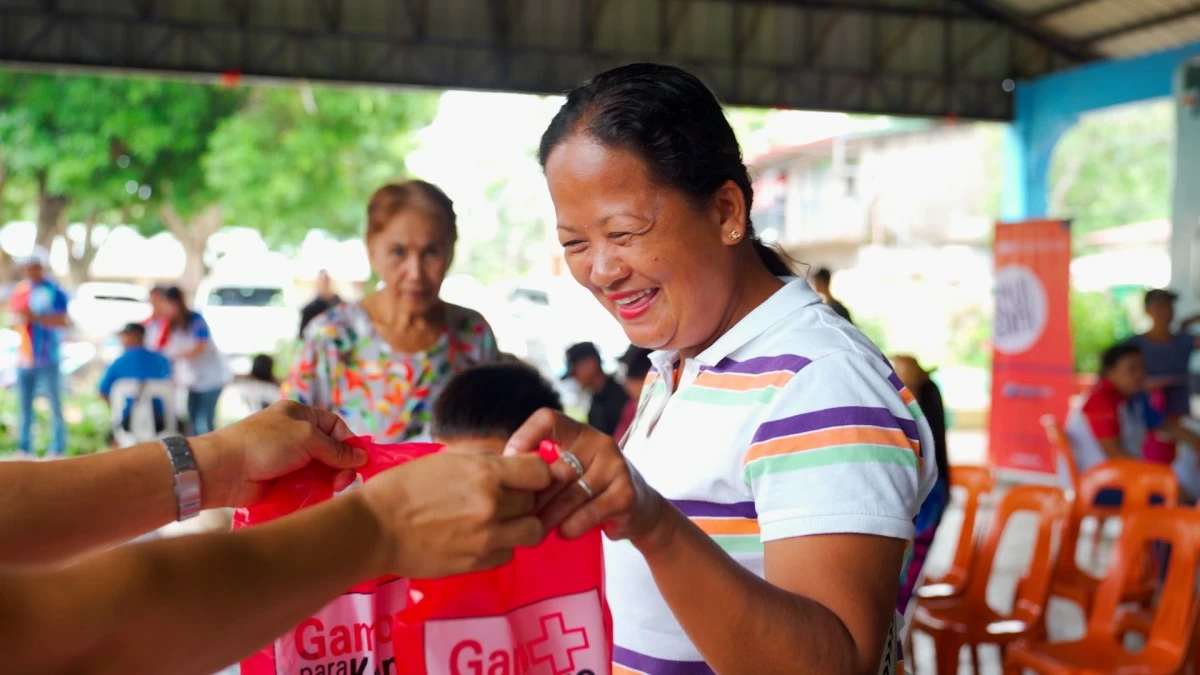 To aid in David's recovery, the SM Foundation’s resident doctor provides post-operation instructions and the necessary medications and vitamins.
