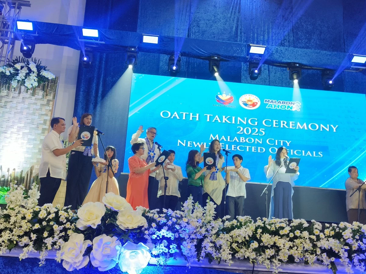 LOOK: Re-elected and newly elected officials of the Malabon City Council took their oath of office on Monday, June 30, at the Malabon Sports Center. Officials were accompanied by their families during the ceremony. 
