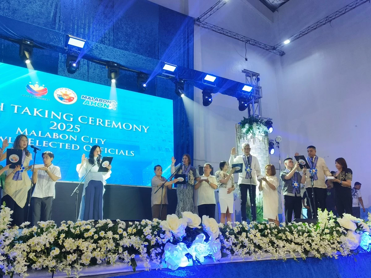 LOOK: Re-elected and newly elected officials of the Malabon City Council took their oath of office on Monday, June 30, at the Malabon Sports Center. Officials were accompanied by their families during the ceremony. 