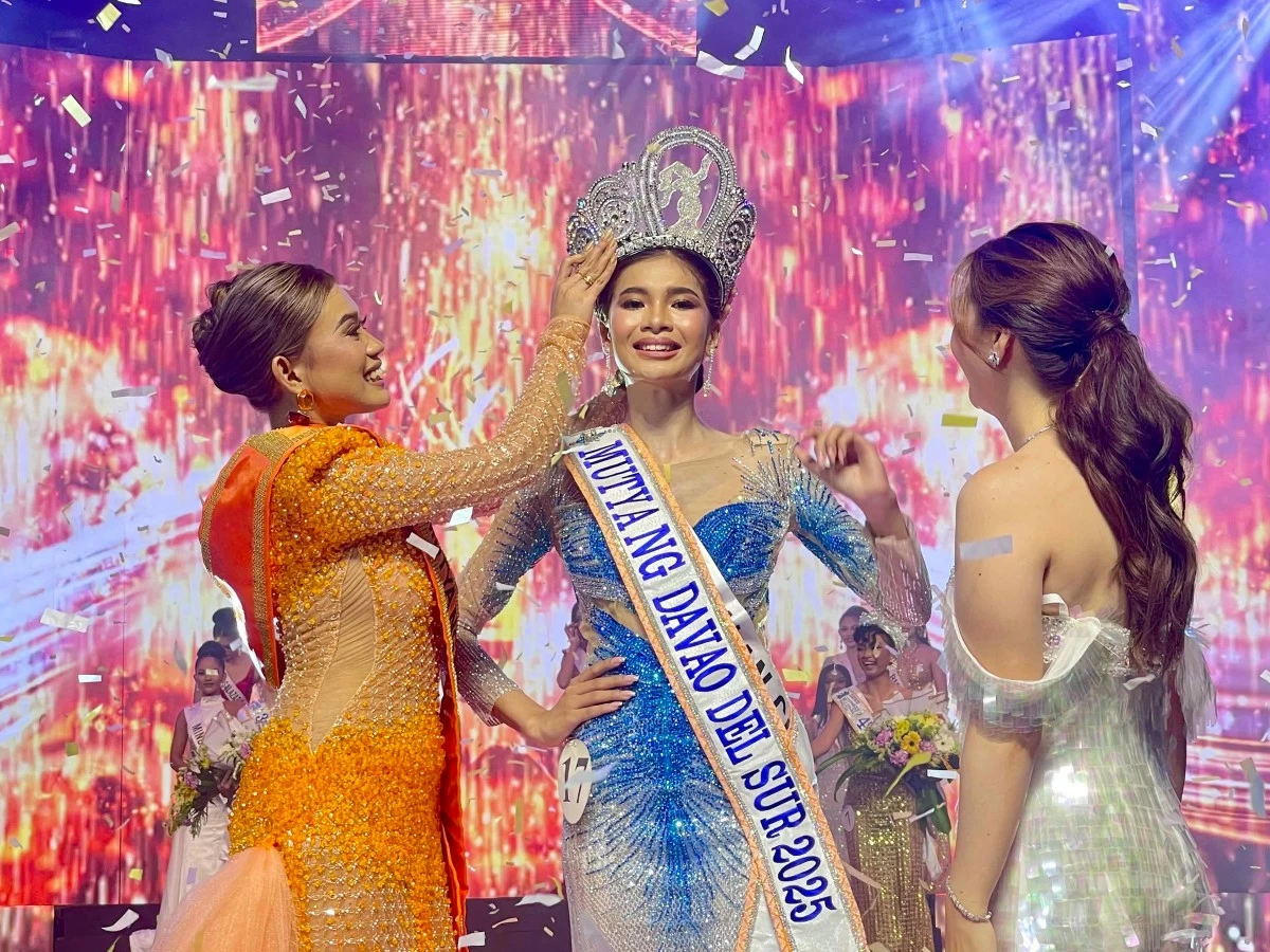 2024 Mutya passes her crown to 2025 Mutya Angela Yvonne H. Wabingga as Governor Yvonne Roña-Cagas looks on