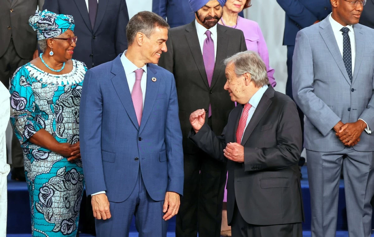 Spain's Prime Minister Pedro Sanchez, left, speaks with United Nations Secretary-General  Antonio Guterres, as they pose for a photo with nation leaders and representatives, at the start of the four-day Financing for Development meeting, in Seville, Spain, Monday, June 30, 2025. (AP Photo/Jose Angel Garcia)