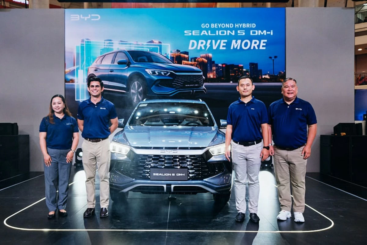 From left Lovelyn Labrador, General Manager, BYD Philippines; Jaime Alfonso Zobel de Ayala, CEO, ACMobility; Adam Hu, Country Head, BYD Philippines; and Bob Palanca, Managing Director, BYD Cars Philippines.