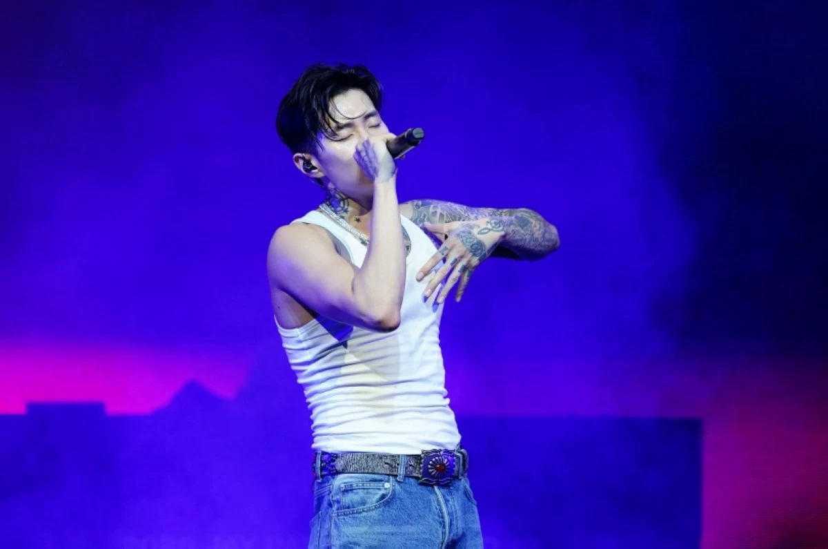 Korean-American rapper Jay Park performing at his world tour in Manila at the New Frontier Theater on June 28 (Live Nation Philippines) 
