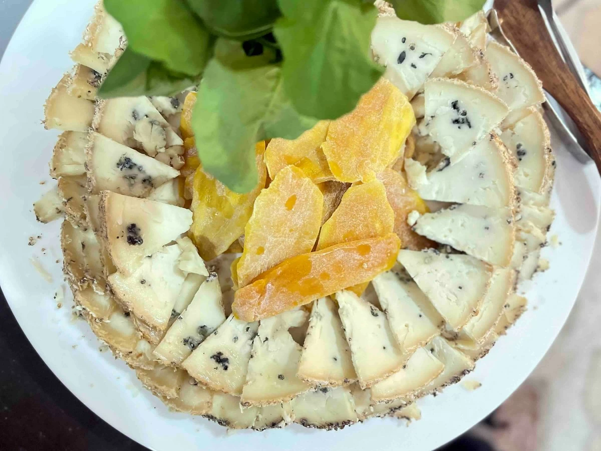 OLDY BUT GOODY Aged cheeses like this Blue Cheese are best enjoyed at room temperature. But when heated, the flavors awaken