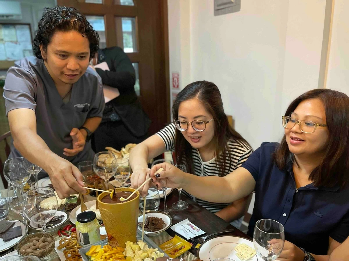 DIP AND ROLL The 65% dark chocolate fondue was a hit