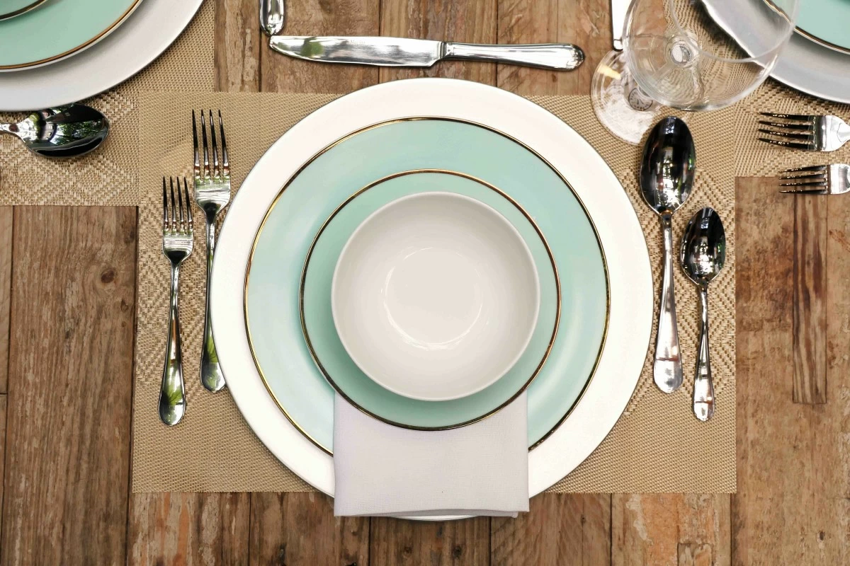 GRACEFUL SETTING Martha Stewart Gracie Laine plates, bowls, and dinnerware setting