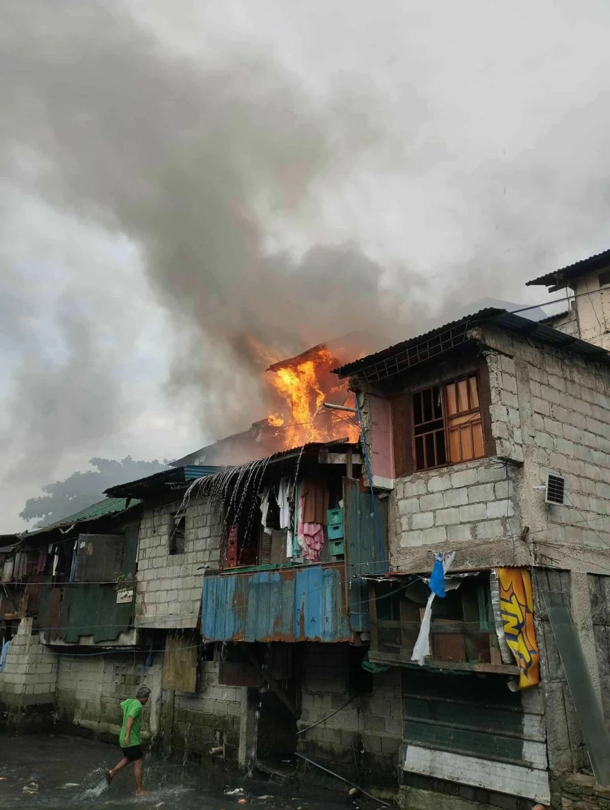 The fire in Daopalad St., Barangay 201, Pasay City. (Photo courtesy of Pasay BFP)