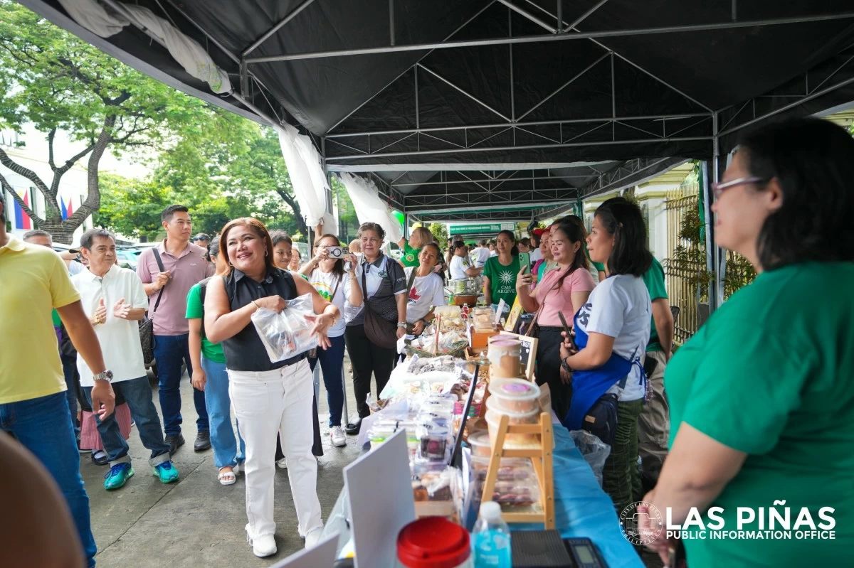 Mayor April Aguilar at the opening of the healthy food fair. (Photo from Las Pinas PIO)
