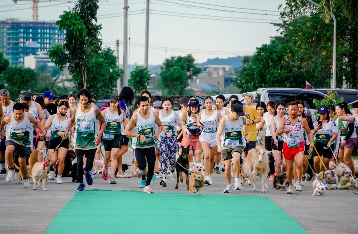 Fur parents along with their fur babies also participated and powered through the 1-kilometer route. 
