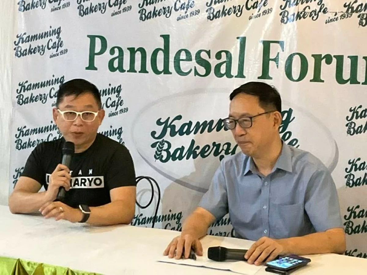 Popular motivational speaker and financial advisor Chinkee Tan (left) shares tips on managing finances during a roundtable discussion with entertainment media. At right is Wilson Lee Flores, host of the media forum.
