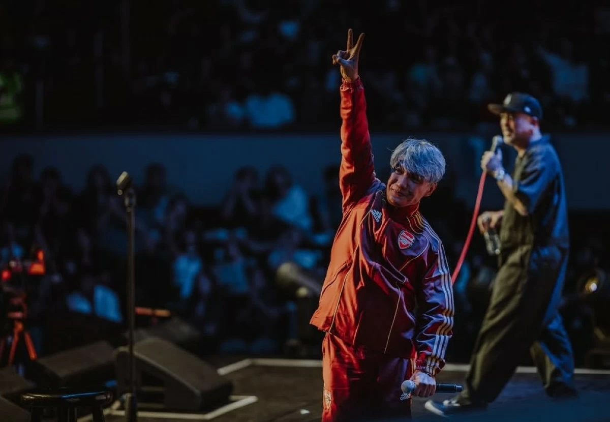 Filipino singer-songwriter Arnel Pineda makes a special appearance at the Jo Koy: Just Being Koy tour. Photo source: Jo Koy at Instagram.com.