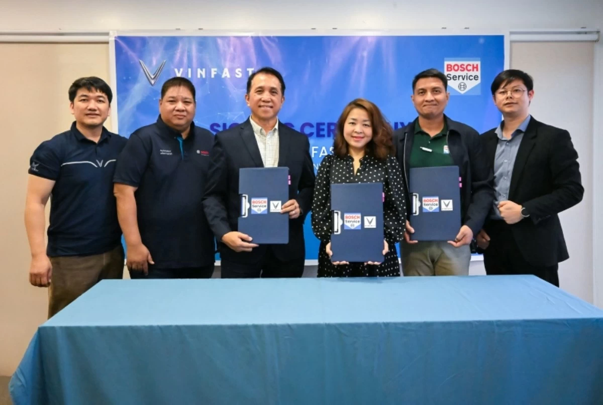 From left: Kit Cambri, Network Development Manager, VinFast Auto Philippines; Michael Tengonciang Jr., Marketing Manager, Robert Bosch Inc.; Steve Gingco, Auto Care and Retail Head, AC Automotive Business Services Inc.; Doan Thi Mai Anh, President and CEO VinFast Auto Philippines Corporation; Geronimo Campilan, General Manager, AC Automotive Business Services Inc.; and Ngo Tuan Minh, Global Aftersales Network Development Manager, VinFast.