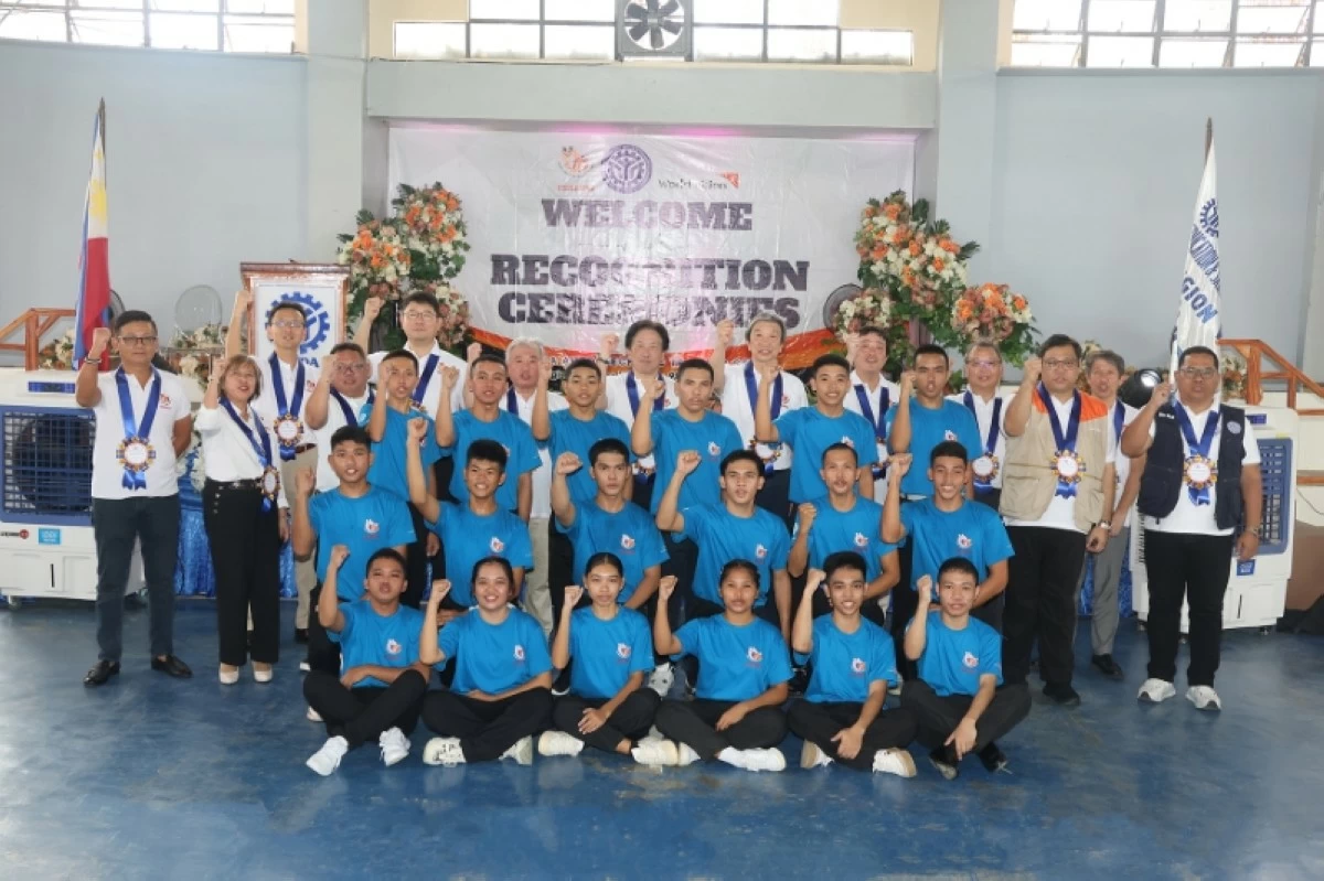 New Isuzu Heart and Smile Project Batch 23 scholars with Isuzu, TESDA and World Vision Executives