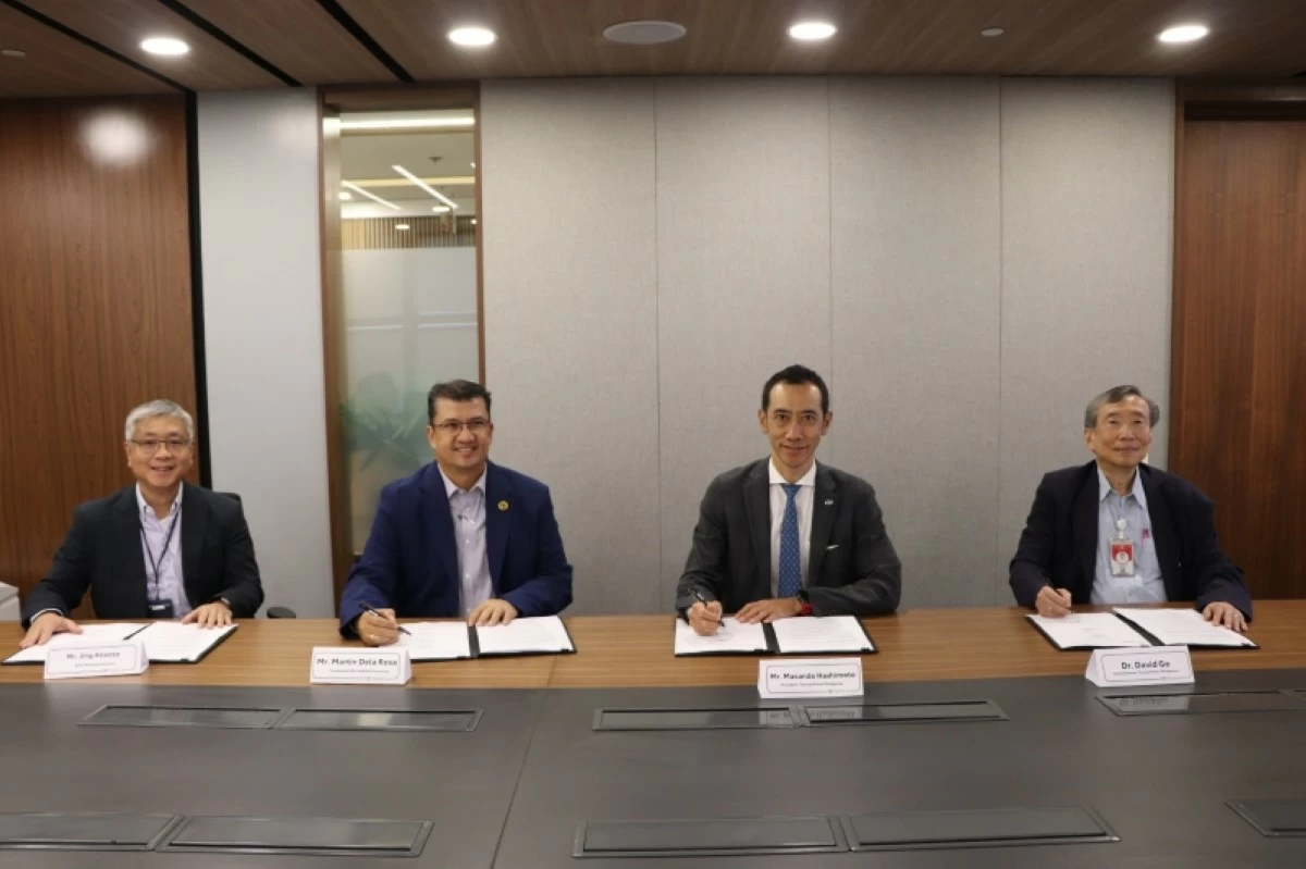 From left: TMP Executive Vice President of Marketing Division, Jing Atienza; MAAGAP Insurance President, Martin Dela Rosa; TMP President, Masando Hashimoto; and TMP Vice Chairman Dr. David Go.