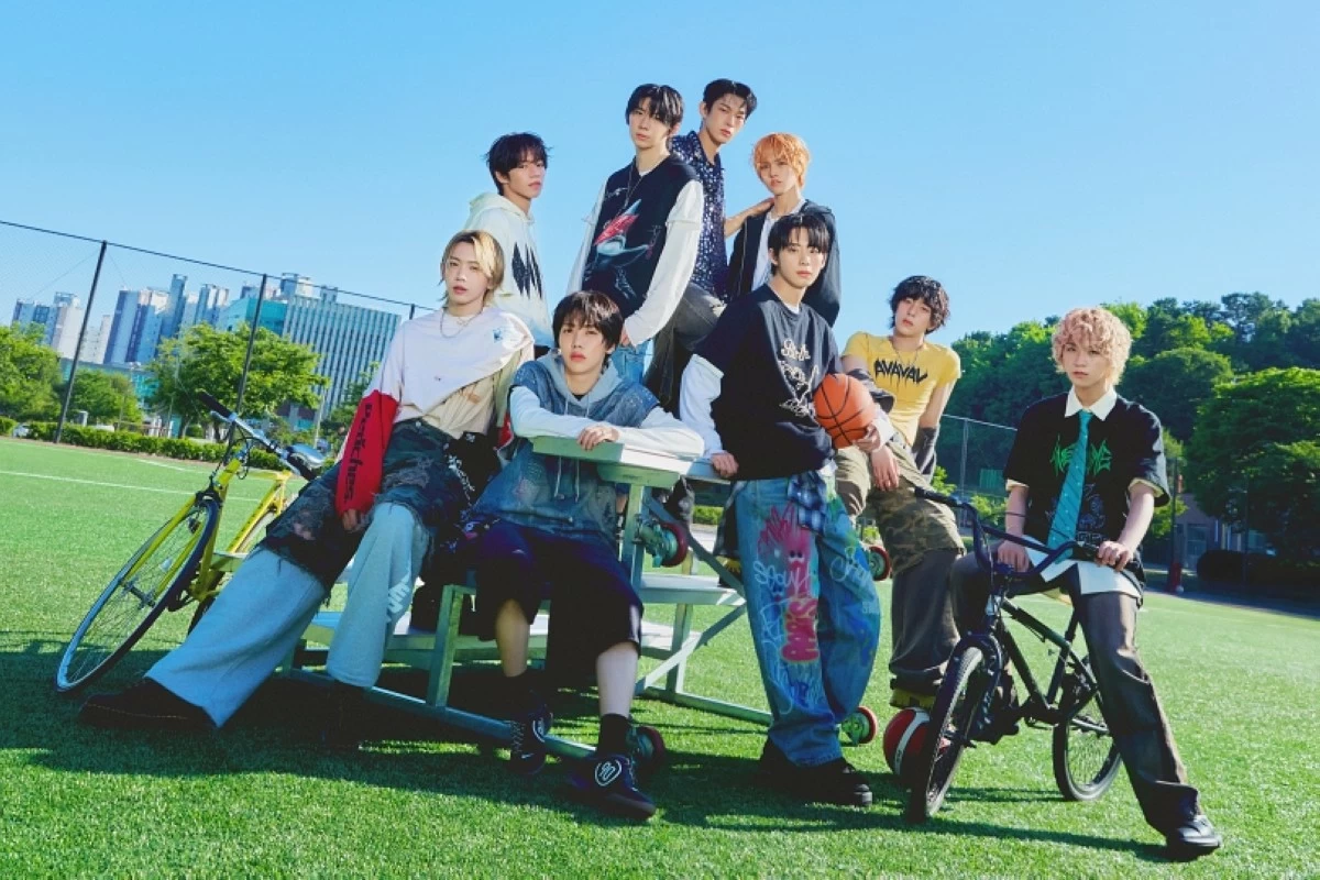 AHOF (F&F Entertainment) 
