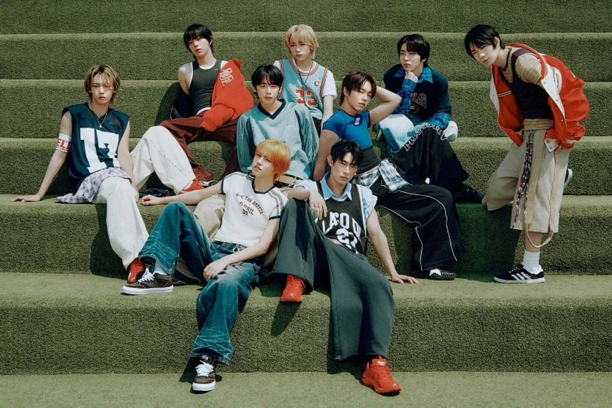 AHOF (F&F Entertainment) 
