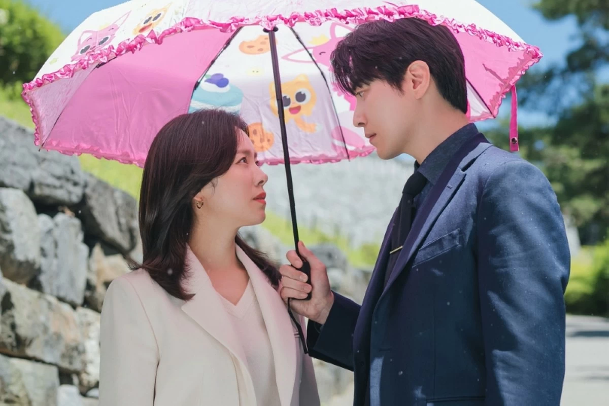 Lee Jun-hyuk and Han Ji-min in 