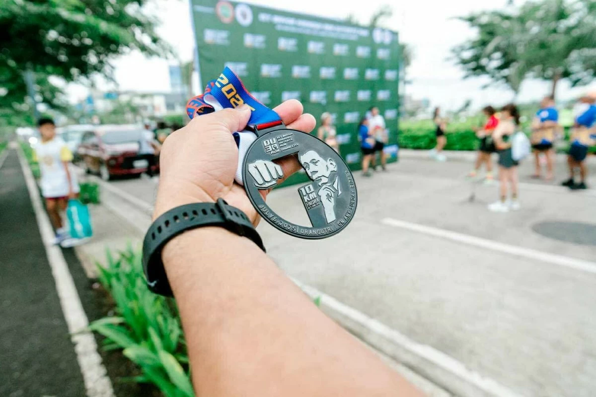 FINISHERS received a medal with former President Duterte's image.