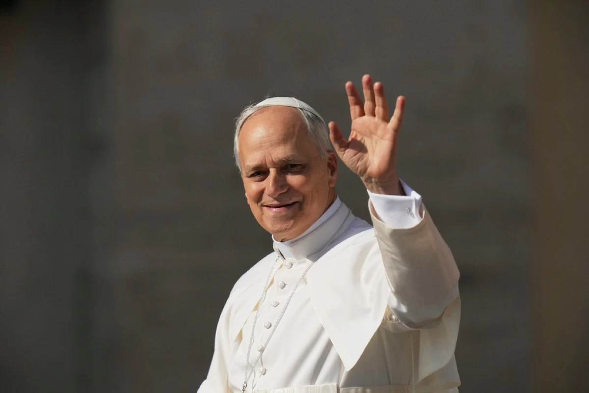 Pope Leo XIV's waves to people before his formal inauguration of his pontificate with a Mass in St. Peter's Square attended by heads of state, royalty and ordinary faithful, Sunday, May 18, 2025. (AP Photo/Alessandra Tarantino)