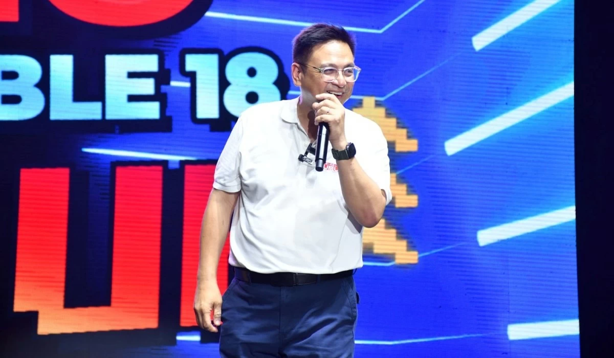 Mayor Ruffy Biazon at the R-18 concert in Muntinlupa in April this year (Photo from R-18 Facebook page) 