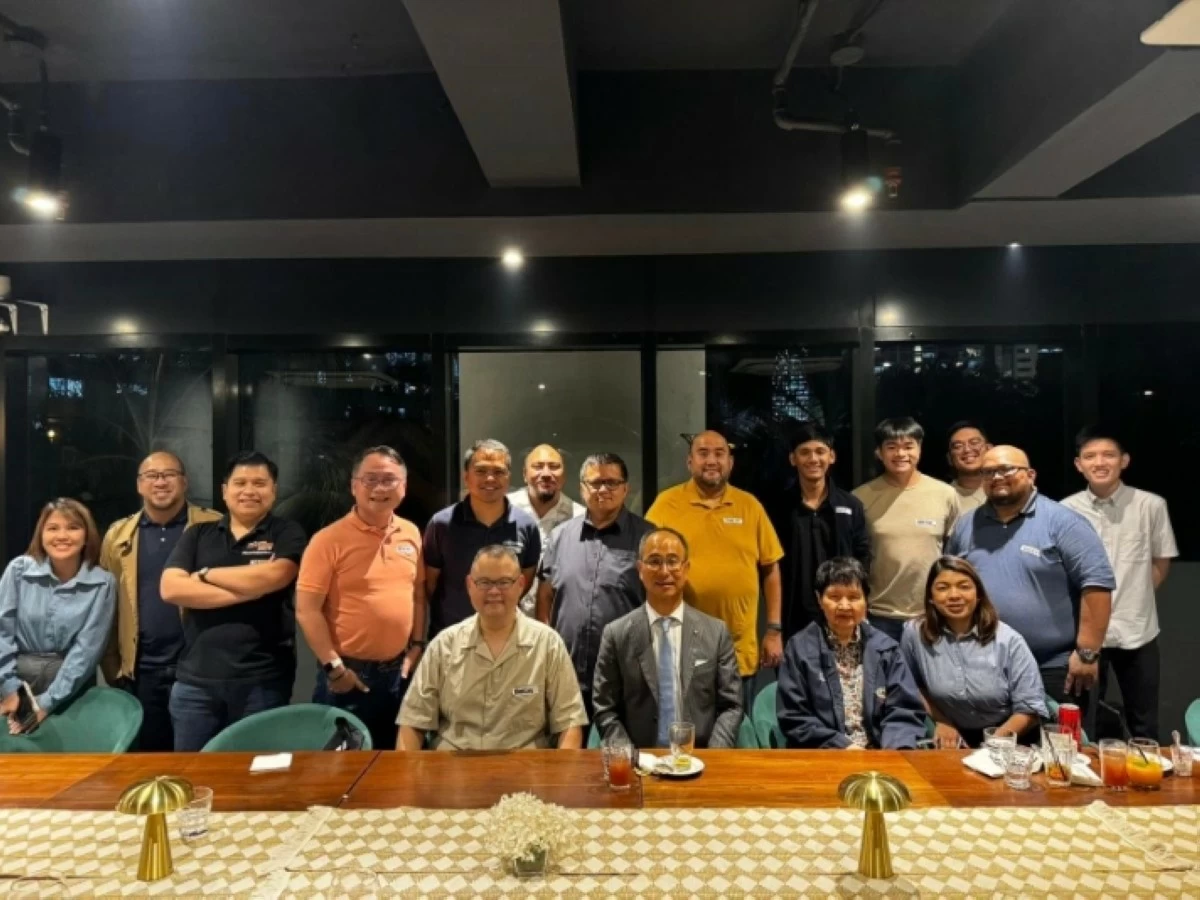 Nissan Philippines President Masao Tsutsumi (center, seated, in suit), together with the local motoring media.